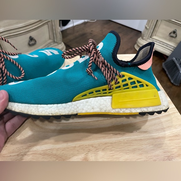 Pharrell Williams Adidas Collaboration Light Blue and Pink Shoes - Picture 4 of 12